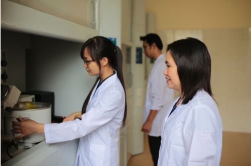 Việt Nam chế tạo thành công sản phẩm giúp bệnh nhân ung bướu sống khỏe sau hóa xạ trị